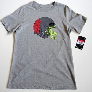 🔥 NWT NIKE Football Helmet Graphic T-shirt (Boys)